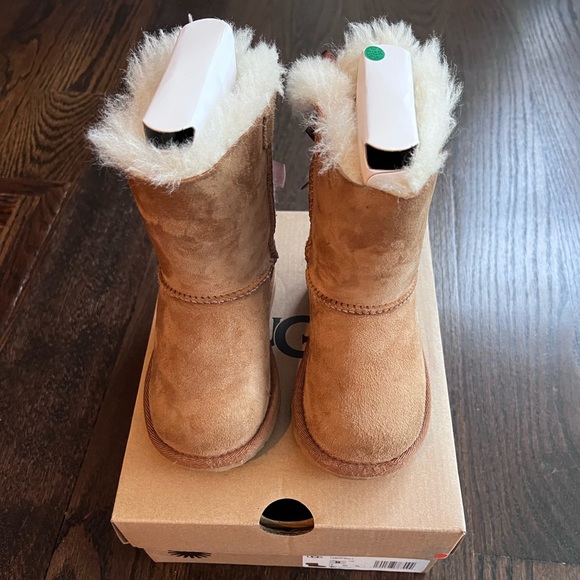 Ugg Toddler Kids T Bailey Bow II Ugg Color Chestnut Brown Suede Size 8 - Picture 2 of 8